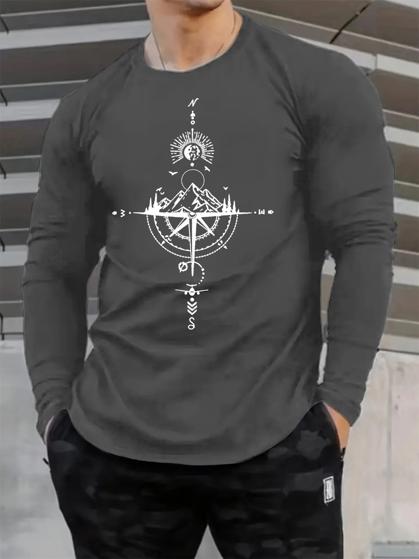 Men's mountain compass pattern printed round neck long sleeved T-shirt